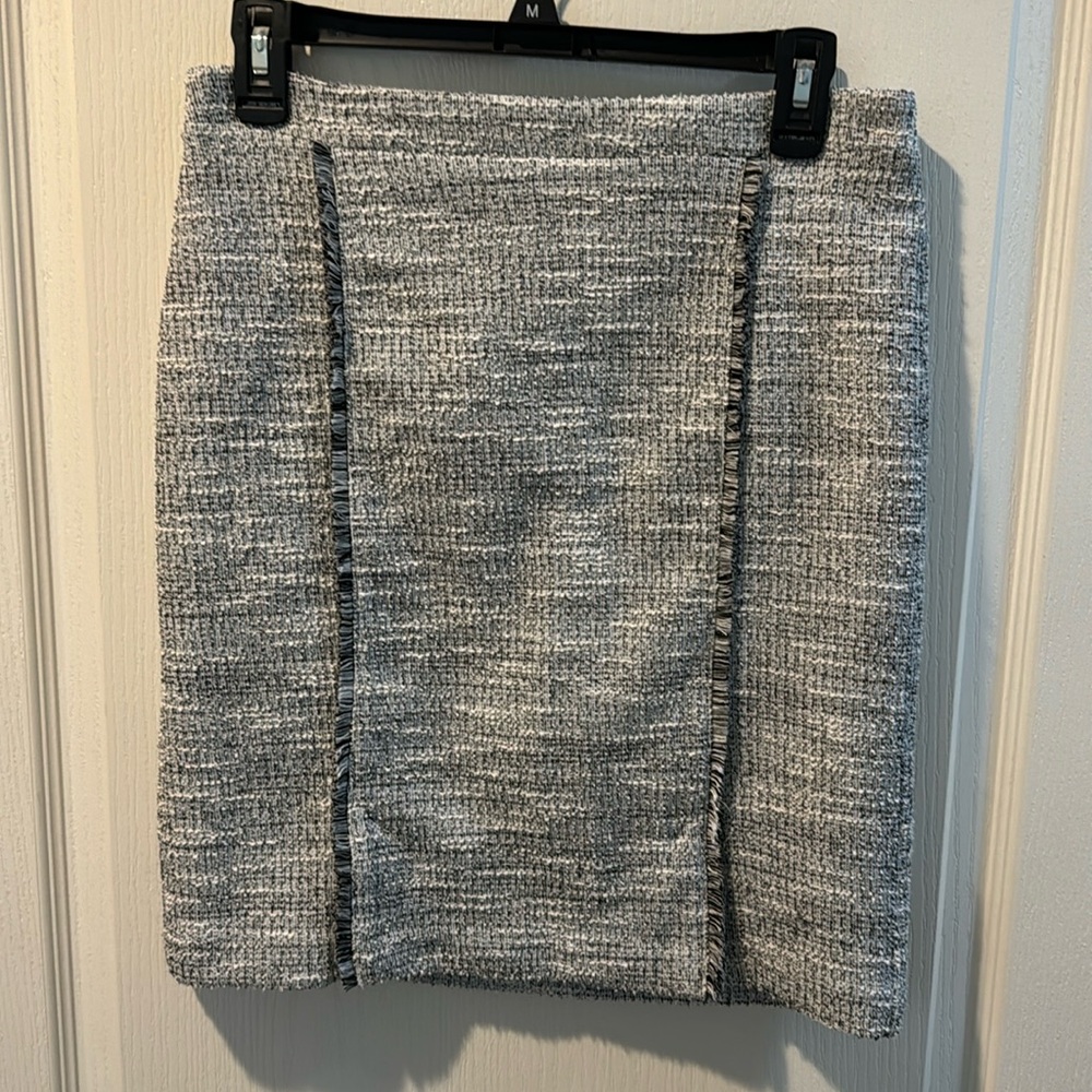 Pencil skirt with cute fringe down front